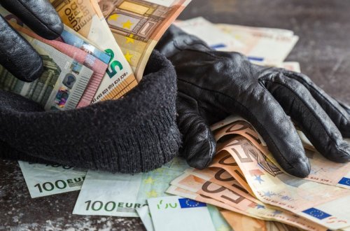 Bakıda evdən oğurluq edilib