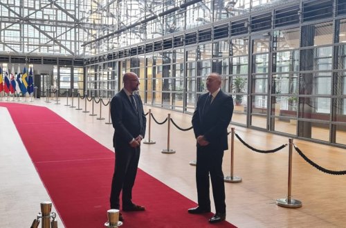 Brüsseldə İlham Əliyevlə Şarl Mişel arasında rəsmi görüşöncəsi səmimi söhbət olub