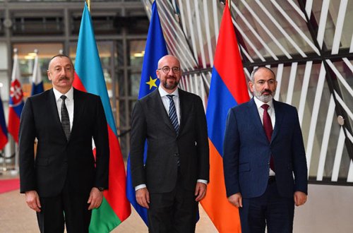 Beş saat davam edən üçtərəfli görüş başa çatdı - Video+Yenilənib