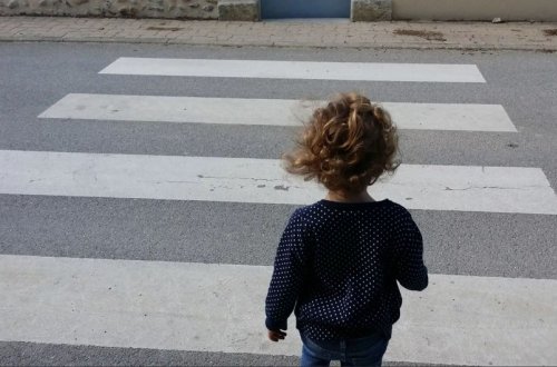 Biləsuvarda 8 yaşlı uşağı avtomobil vuraraq öldürüb