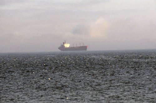 Vladivostokda buxtada iki gəmi toqquşub: neft sızması baş verib