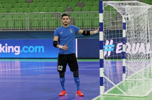 Azərbaycan millisinin qapıçısı: 