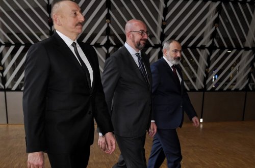 Şarl Mişel Azərbaycan-Ermənistan sərhədinin delimitasiyası üzrə komissiyanın görüşündən yazıb