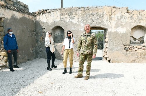 İlham Əliyev və Mehriban Əliyeva Zəngilan məscidinin tikinti işləri ilə tanış olublar