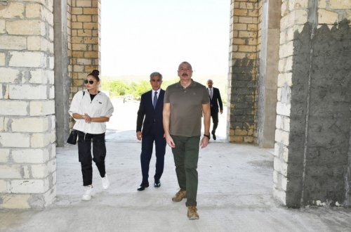 İlham Əliyev və Mehriban Əliyeva Zəngilan məscidinin tikinti işləri ilə tanış olublar - YENİLƏNİB