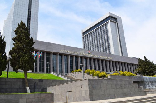 Milli Məclisin iclası başlayıb