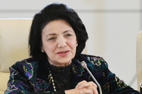 Firəngiz Əlizadə Prezidentin fəxri diplomu ilə təltif edilib