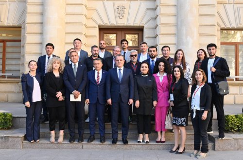 Ceyhun Bayramov Azərbaycan-Avropa Media Forumunun iştirakçıları ilə görüşüb