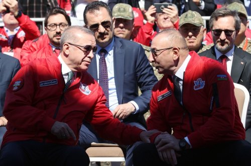 “TEKNOFEST Azərbaycan”: İlham Əliyev və Ərdoğana xatirə hədiyyələri təqdim olunub