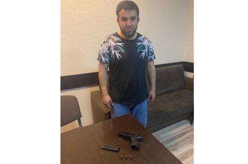 Bakıda quldurluqla bağlı axtarışda olan şəxsdə tapança aşkarlanıb - FOTO