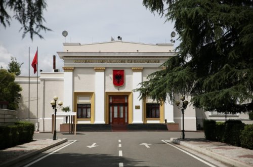 Albaniya parlamenti üçüncü dəfə yeni prezidenti seçə bilməyib