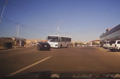 Bakıda sərnişin avtobusunun düşdüyü qəzanın - Videosu