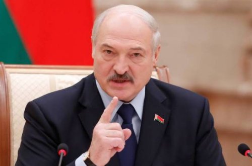 Lukaşenko Ukraynada “xüsusi əməliyyat”da iştirak edən DTK əməkdaşlarını təltif edib