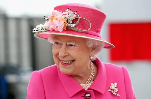 Londonda II Elizabetin hakimiyyətinin yubileyi şərəfinə parad keçirilir