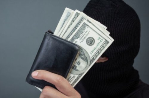 Bakıda əcnəbi turistin altı min dollarını apardılar: Keçmiş məhkum ƏLƏ KEÇDİ