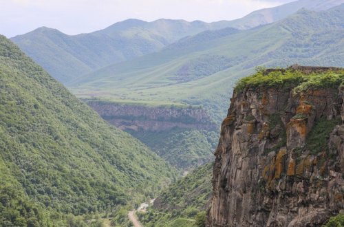 Kəlbəcərdə Ağduzdağ və Daşkəsəndə Qaşqaçay yataqlarının istismarına başlanılıb