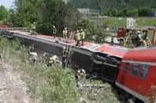 SON DƏQİQƏ: Almaniyada qatar relsdən çıxıb