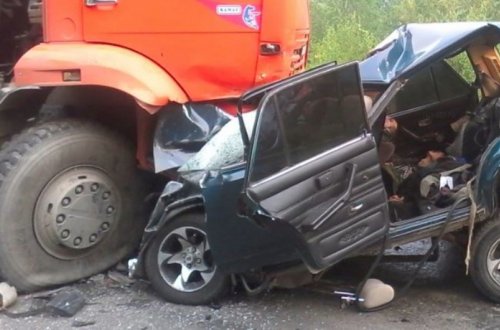 Bakıda minik avtomobili “KamAZ”la toqquşub, bir nəfər ölüb