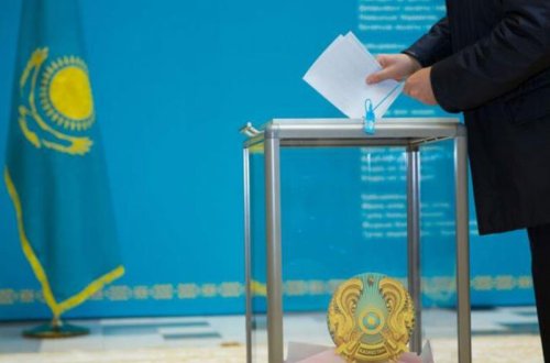 Qazaxıstanda referendum baş tutub