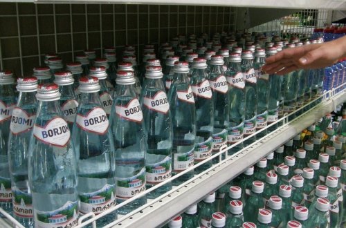 “Borjomi”nin işçiləri zavodlara girişləri bloklayıb