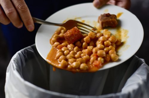 İspaniyada ərzaq və qida məhsullarını tullayanlar 500 milyon avroyadək cəzalanacaq