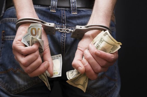 Bakı sakininin 8330 manat pulu soyğunçuluq yolu ilə əlindən alınıb