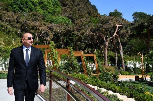 Prezident Bakıda yeni salınmış “Çəmbərəkənd” parkında yaradılan şəraitlə tanış olub - FOTO