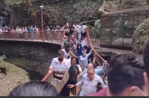 Meksikada körpü uçub, mer və daha 7 nəfər yaralanıb