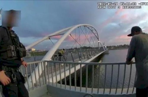 ABŞ-da polislər çayda boğulan adama kömək etmədilər