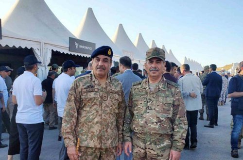 Azərbaycanın müdafiə naziri Türkiyədə pakistanlı generalla görüşüb