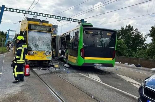 Almaniyada avtobus və tramvay toqquşub: 40 YARALI