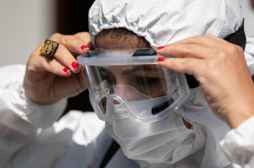 COVID-19-la mübarizədə iştirak edən tibb işçilərinin maaşlarına əlavənin verilmə müddəti uzadılıb