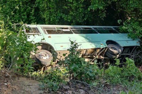 Gədəbəydə tələbələri daşıyan mikroavtobus aşıb, xəsarət alanlar var