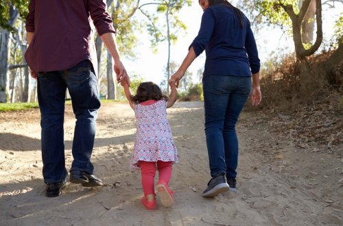 Son üç ildə Azərbaycanda övladlığa verilən uşaqların sayı açıqlanıb