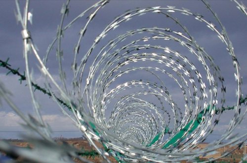 Finlandiya Rusiya sərhədinə tikanlı məftil çəkəcək