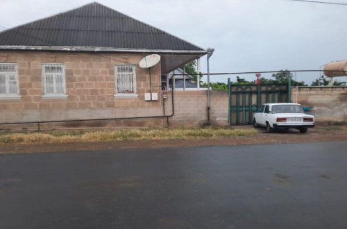 Qazaxda yeniyetmə qızı zorla ərə vermək istəyirdilər, polis qoymadı