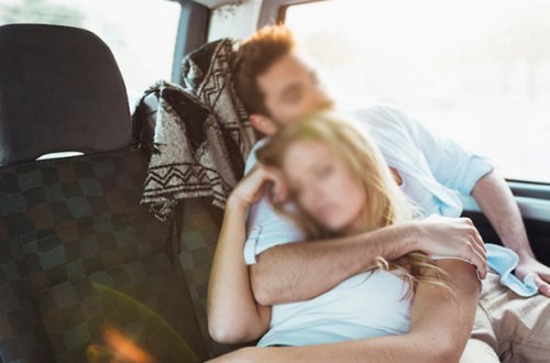 Xanım tanışı ilə maşında yatan şəxs cərimələndi