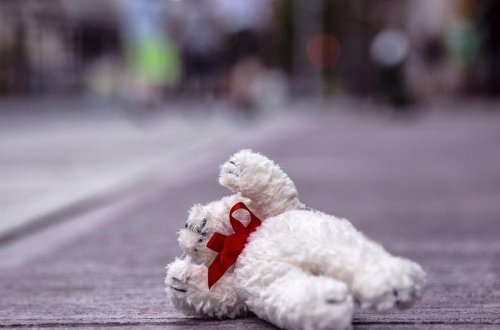 Cəlilabadda avtomobil 8 yaşlı uşağı vuraraq komaya salıb