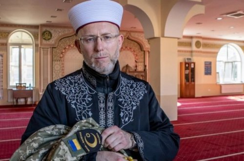 Ukraynada müsəlman dini lider vəzifəsindən istefa verib döyüşə yollandı - FOTO