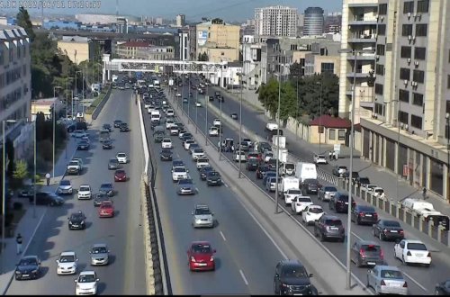 Bakıda körpünün enişində qəza olub, sıxlıq yaranıb