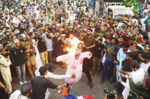 Hindistanda təhqiramiz etirazlara sərt cavab: 2 ÖLÜ