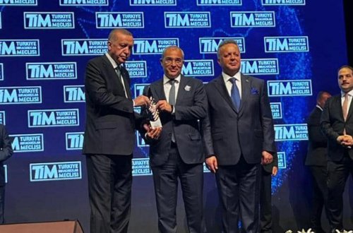 Türkiyə Prezidenti “SOCAR Türkiyə”nin mükafatını Mikayıl Cabbarova təqdim edib