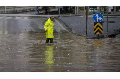 Ankarada seldə batan daha bir şəxsin meyiti tapılıb
