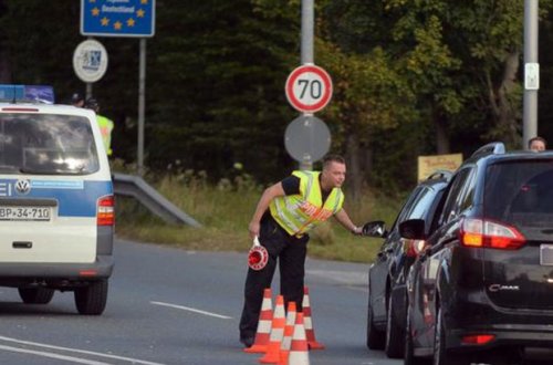 Almaniya “zorakılığa meyilli əcnəbilər” axtarışında: Sərhəd nəzarəti tətbiq edildi