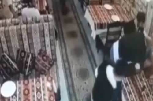 Bakıda kişi restoranda yeməkdən boğuldu - HADİSƏ ANI