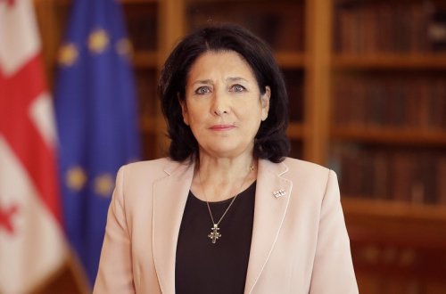 Gürcüstan Prezidenti hökuməti fəaliyyətsizlikdə ittiham edib
