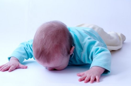 Lənkəranda 2 yaşlı uşaq 4-cü mərtəbədən yıxılıb