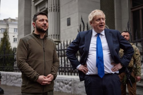 Zelenski Consonla döyüş meydanındakı vəziyyəti müzakirə edib