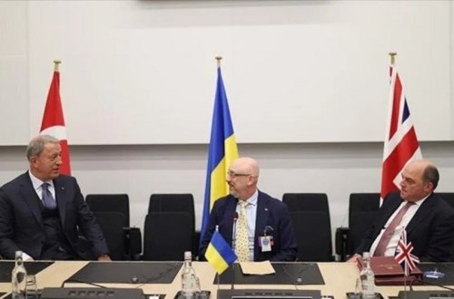 Türkiyə, Böyük Britaniya və Ukrayna müdafiə nazirləri Brüsseldə görüşüb