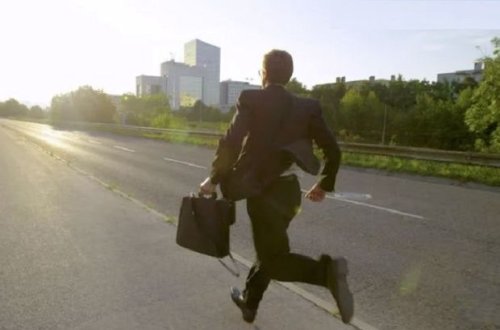 Bakıda polisdən qaçan əcnəbi iş adamı cərimələndi